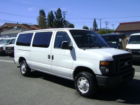 Used 2008 Ford E-350 and Econoline 350 XLT image 3