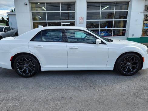Used 2019 Chrysler 300 S RWD image 5