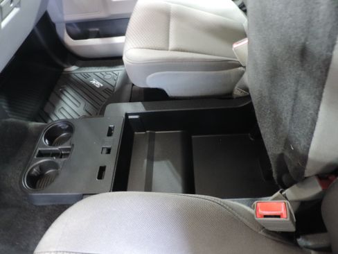 Used 2018 Ford F150 XLT image 39