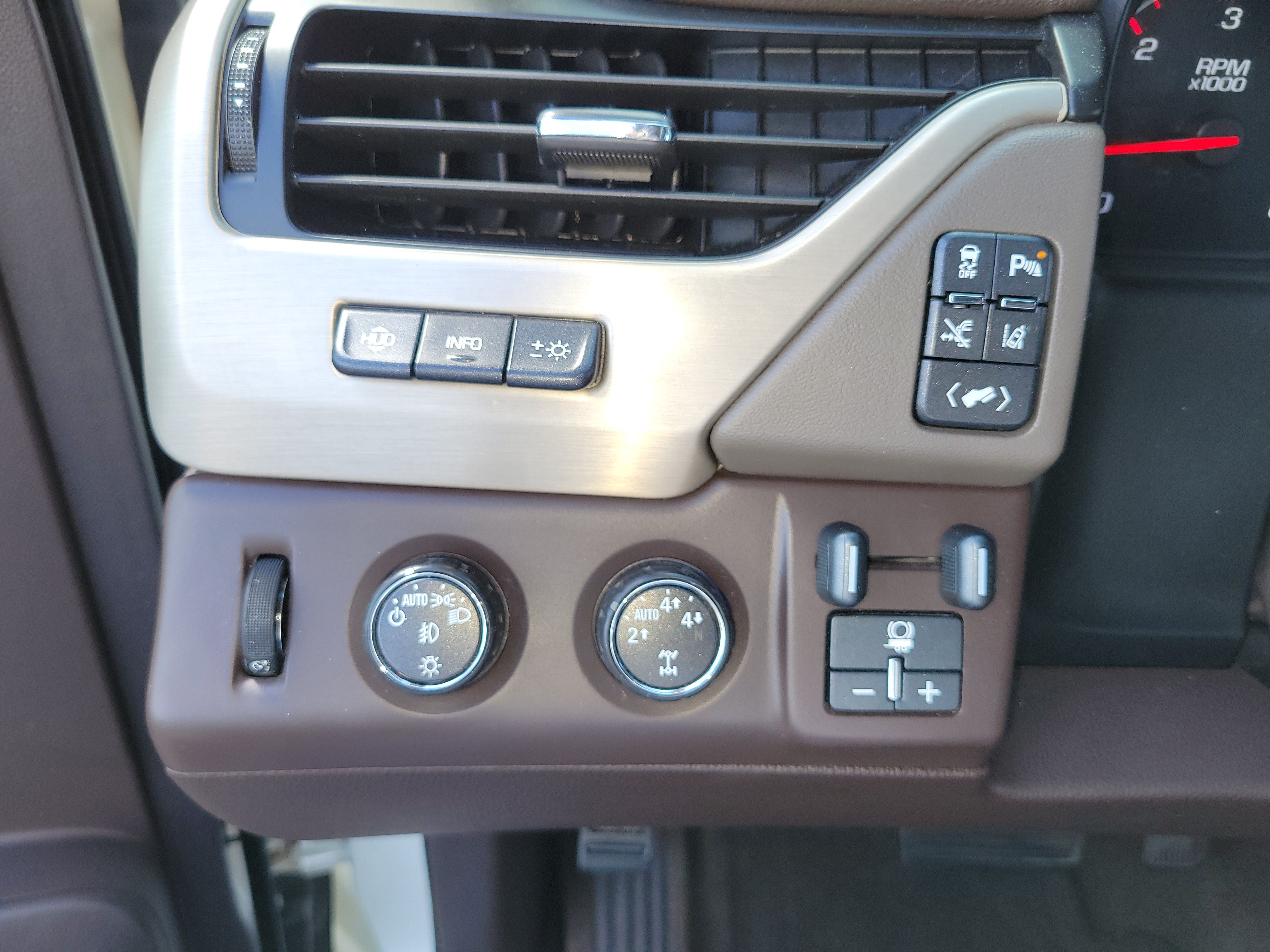 Used 2015 GMC Yukon Denali Ultimate AWD/4WD image 16