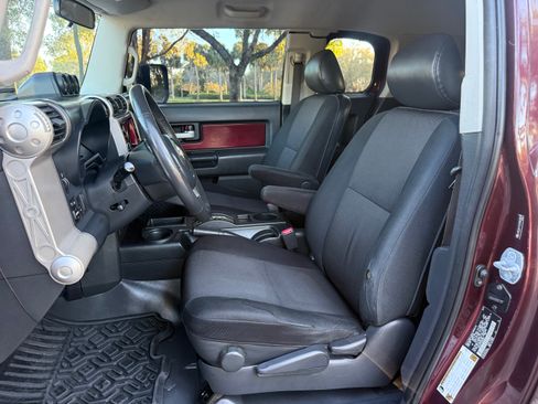 Used 2007 Toyota FJ Cruiser image 9