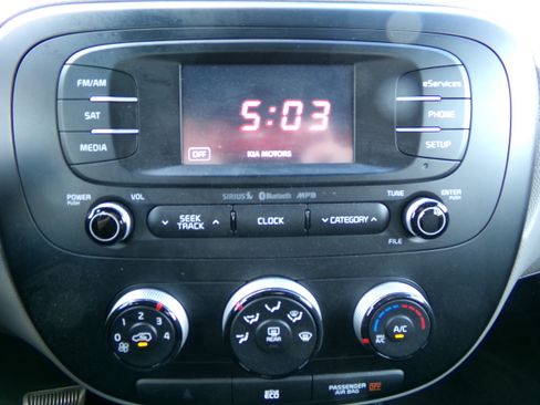 Used 2014 Kia Soul + FWD image 17