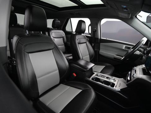 Used 2022 Ford Explorer XLT image 45