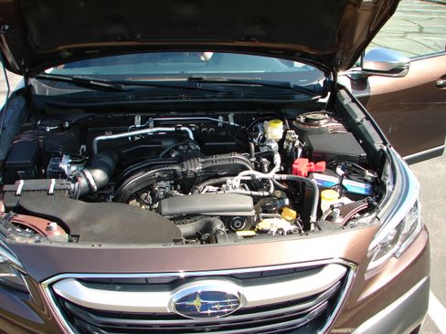 Used 2022 Subaru Outback Touring image 2