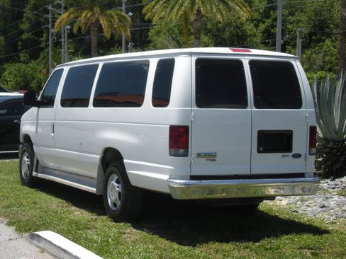 Used 2011 Ford E-350 and Econoline 350 Extended Wagon Super Duty RWD image 3