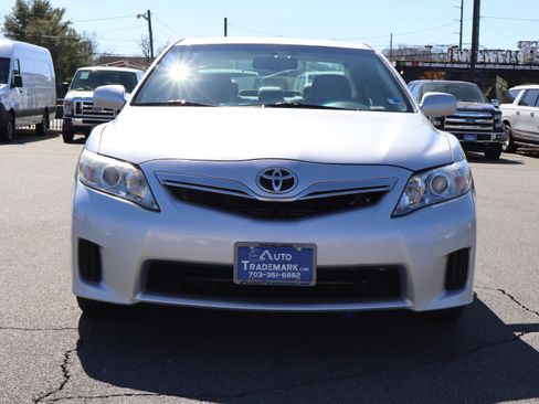 Used 2011 Toyota Camry XLE image 3