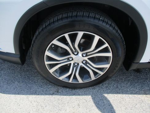 Used 2016 Mitsubishi Outlander 4WD ES image 9