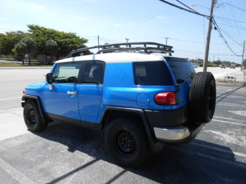 Used 2007 Toyota FJ Cruiser 2WD image 3
