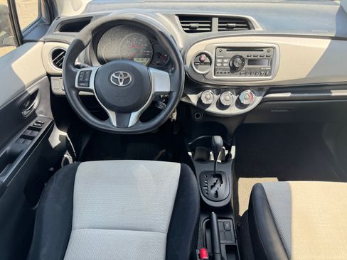 Used 2012 Toyota Yaris 4-Door Hatchback FWD image 21