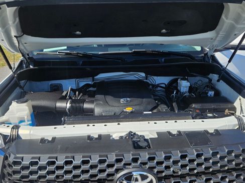 Used 2017 Toyota Tundra image 19