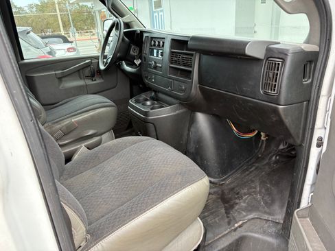 Used 2018 GMC Savana 2500 image 7