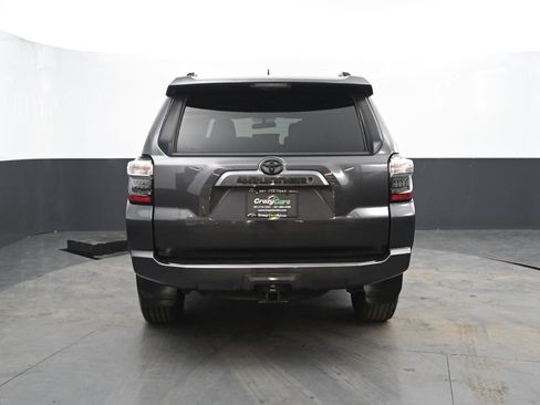 Used 2018 Toyota 4Runner SR5 image 4