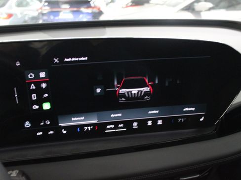 Used 2025 Audi Q6 e-tron Premium image 23