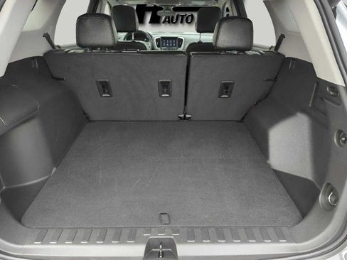 Used 2024 GMC Terrain SLT image 17