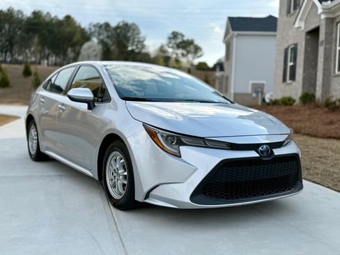 Used 2022 Toyota Corolla LE image 2