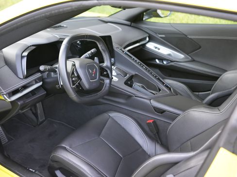 Used 2021 Chevrolet Corvette w/ Z51 Performance Package image 8