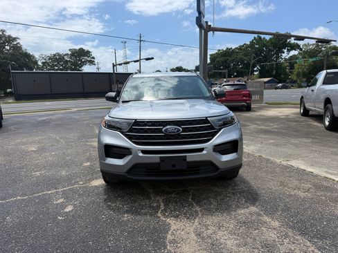 Used 2022 Ford Explorer 2WD XLT image 5