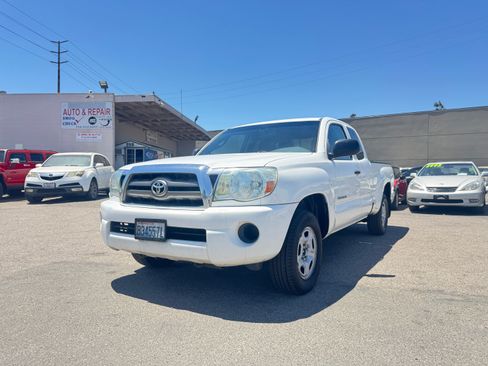 Used 2010 Toyota Tacoma 2WD Access Cab image 2