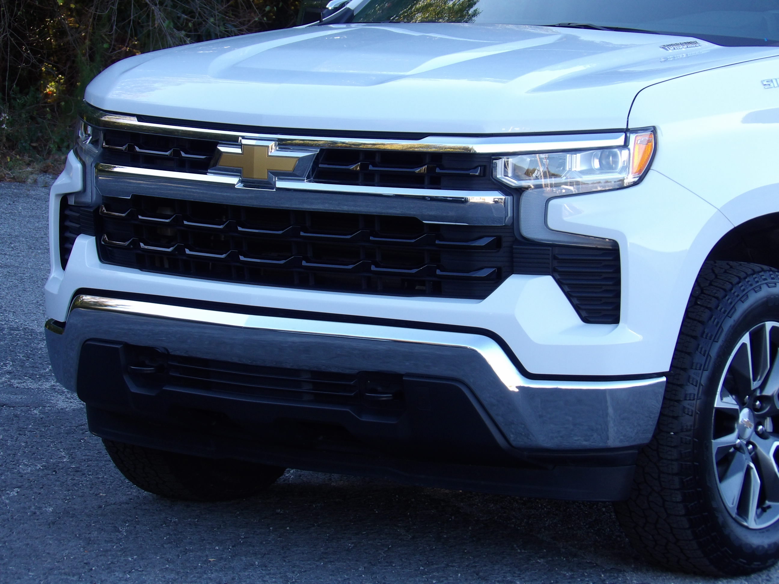 Used 2024 Chevrolet Silverado 1500 4x4 Crew Cab LT image 8