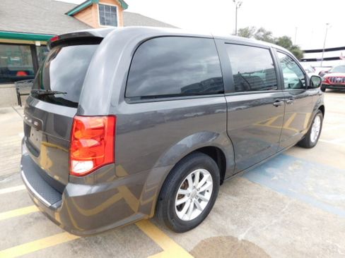 Used 2020 Dodge Grand Caravan SE image 8