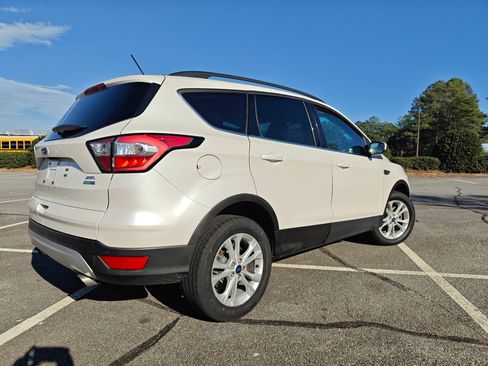 Used 2018 Ford Escape SEL image 3