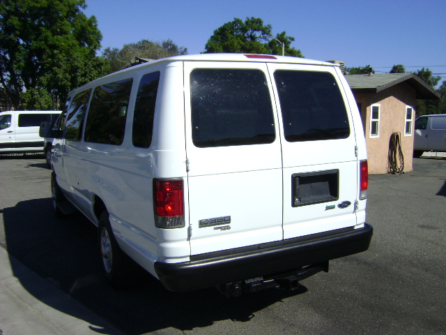 Used 2009 Ford E-350 and Econoline 350 Extended Wagon Super Duty RWD image 5