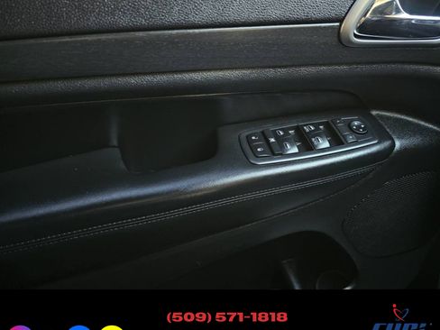 Used 2017 Jeep Grand Cherokee Altitude image 16