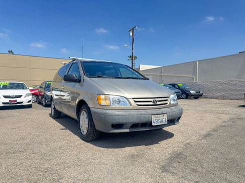 Used 2001 Toyota Sienna LE FWD image 12