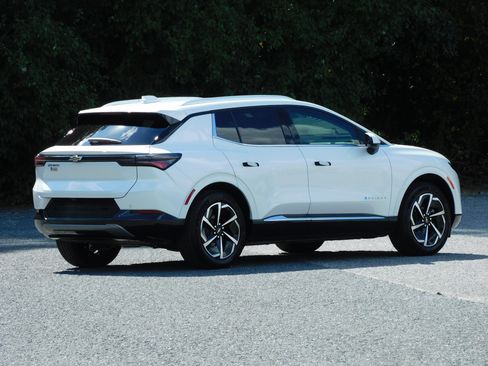 Used 2024 Chevrolet Equinox EV LT image 8