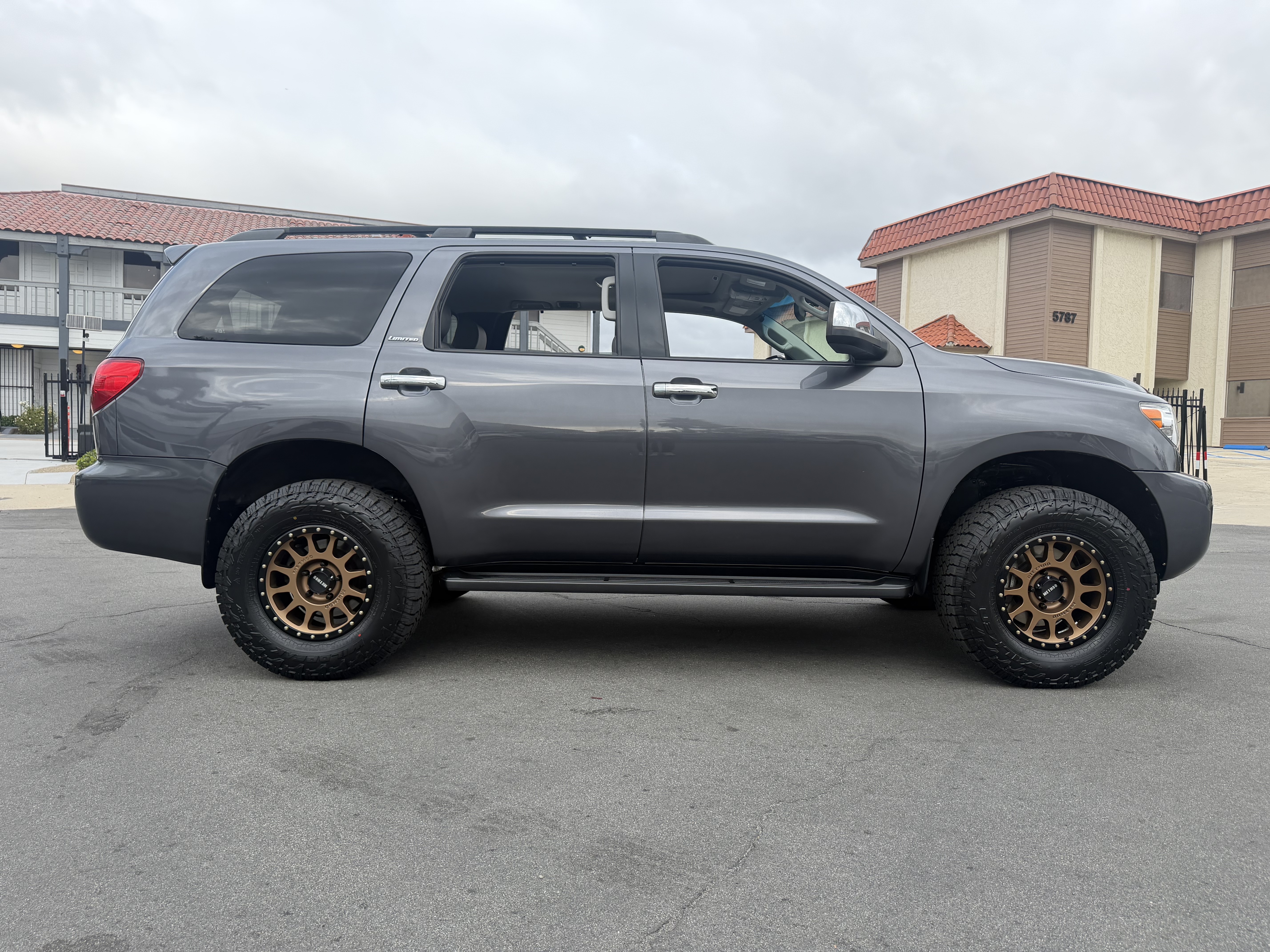Used 2014 Toyota Sequoia 4WD Limited image 12