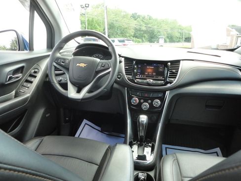 Used 2020 Chevrolet Trax AWD Premier image 22