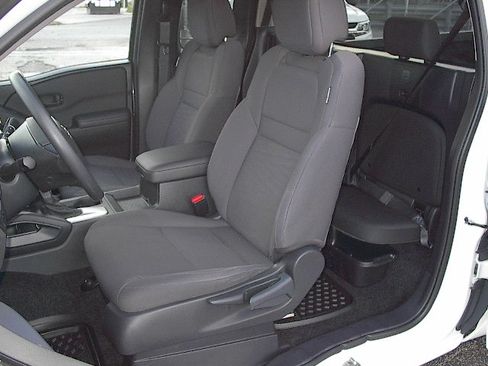 Used 2024 Nissan Frontier S image 14