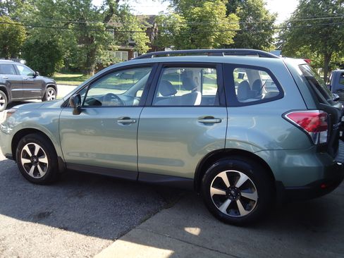 Used 2017 Subaru Forester 2.5i AWD/4WD image 6