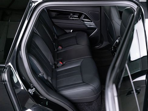 Used 2025 Land Rover Range Rover SE image 68