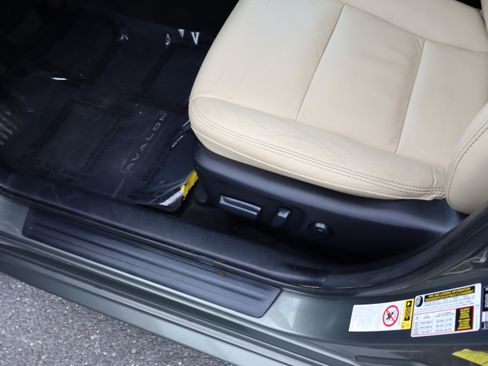 Used 2013 Toyota Avalon XLE Touring FWD image 18