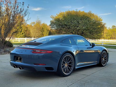 Used 2017 Porsche 911 Carrera 4S image 18