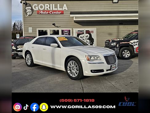 Used 2013 Chrysler 300 AWD image 1