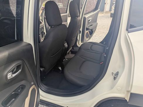 Used 2017 Jeep Renegade Latitude image 9