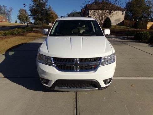 Used 2014 Dodge Journey SXT image 8
