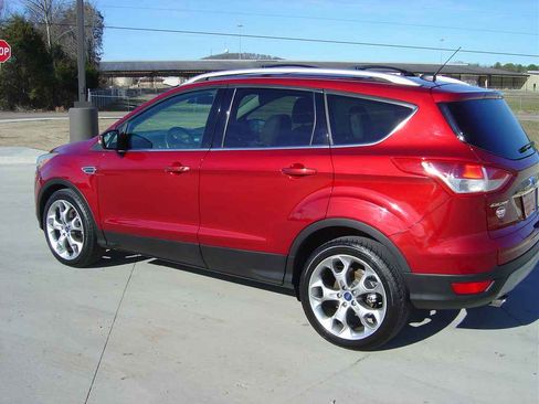 Used 2015 Ford Escape Titanium image 2