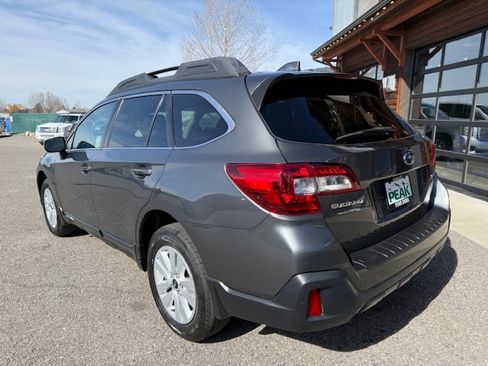 Used 2018 Subaru Outback 2.5i Premium image 3
