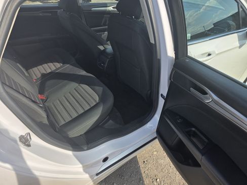 Used 2018 Ford Fusion SE FWD image 10
