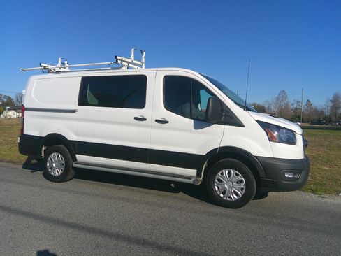 Used 2024 Ford Transit 250 XL image 3