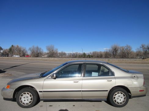 Used 1994 Honda Accord LX image 1