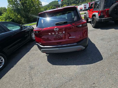 Used 2023 Nissan Rogue AWD SV image 5