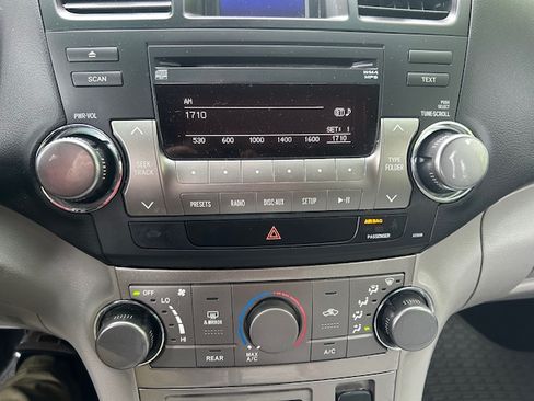 Used 2011 Toyota Highlander 4WD image 15