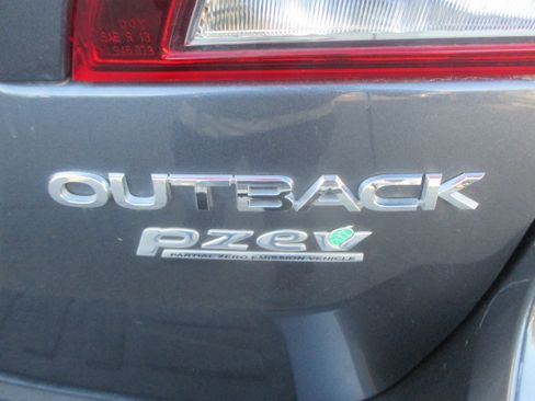 Used 2017 Subaru Outback 2.5i Premium image 12