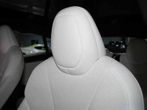 Used 2023 Tesla Model S Long Range image 18