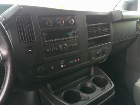 Used 2017 Chevrolet Express 3500 LT image 15