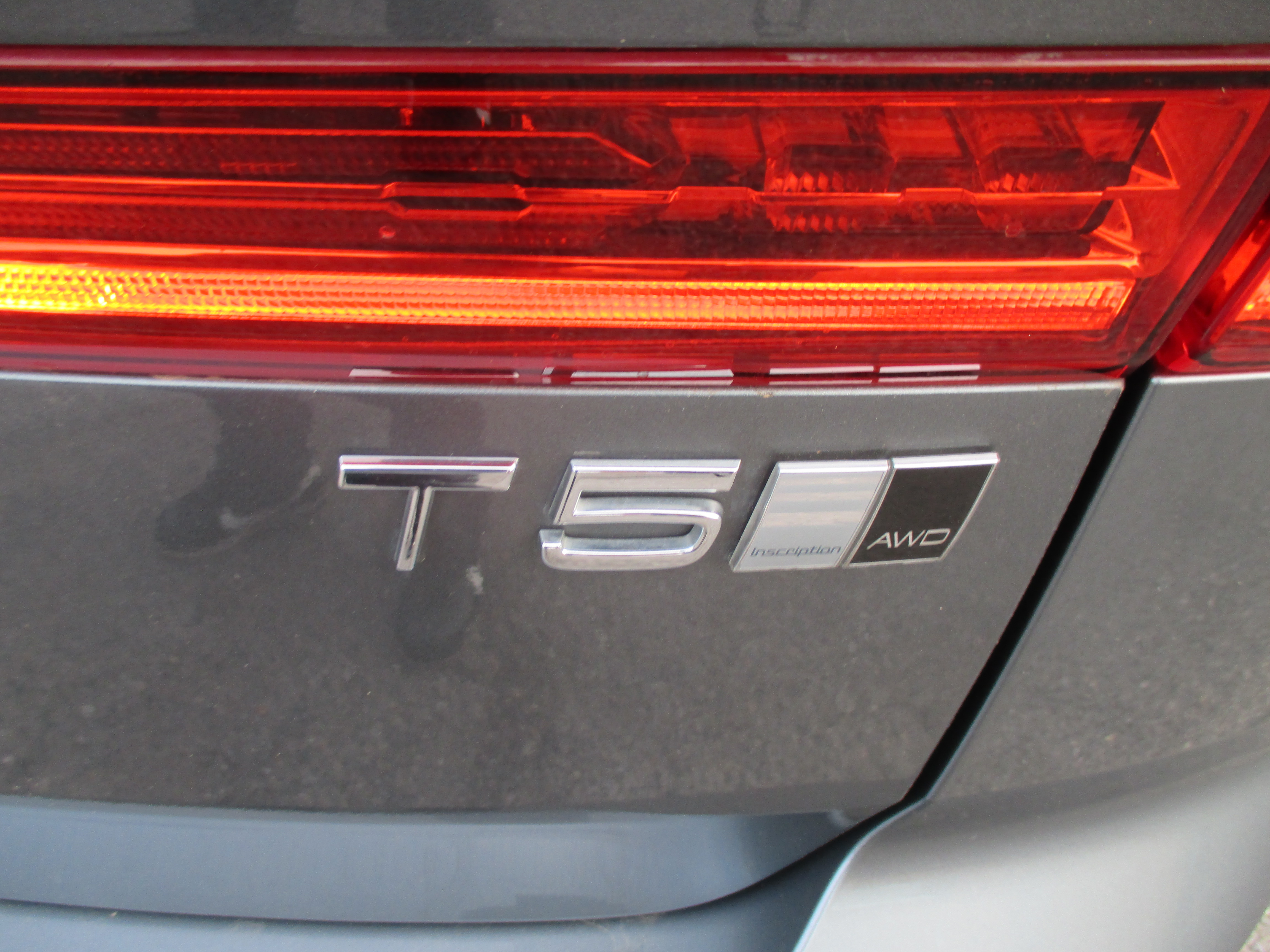 Used 2019 Volvo XC60 AWD T5 Inscription image 15